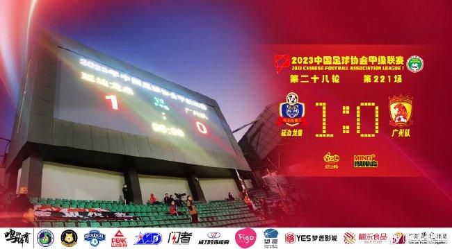 当天，导演张一白、李亚鹏、徐静蕾、王学兵、崔达治四位当年的校园死党齐聚一堂，互爆当年糗事。