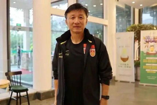 角色海报都以明媚的春光为背景，主演们个个笑意盎然，令观众一看就觉得温暖。