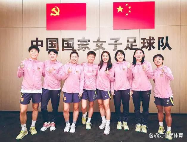 拉尔夫·费因斯和蒂尔达·斯文顿的对手戏令人眼前一亮，在意大利潘太列尼亚海岛上的“