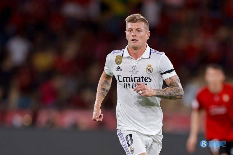 在6日，她和她的母亲、儿子出现在洛杉矶Burbank机场，登上自己的私人飞机，让人猜测她是要出去度假来庆祝第二天将到来的生日。