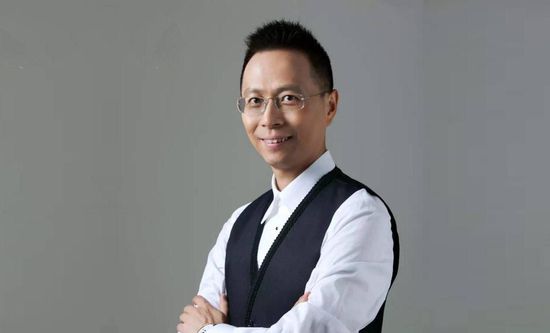 从《红高粱》到《影》，从《悬崖之上》到如今的《惊蛰无声》，张艺谋的电影版图不断扩张。