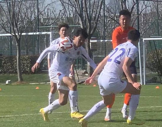 在电影版中，观众也可以看到不少老版动画的影子。