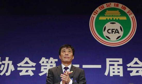 他们的笑容就像在温暖的阳光下晾晒的衣服一样柔和而温暖。