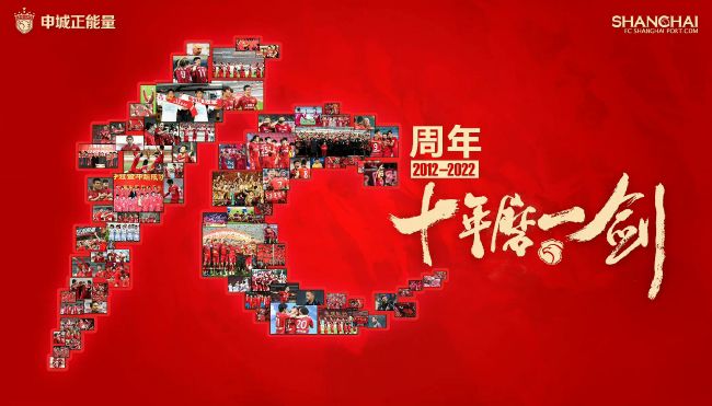 活动现场，Coser完美复刻李·佩斯在影片中的经典形象，手持玩具枪帅气亮相，与现场影迷频频互动。