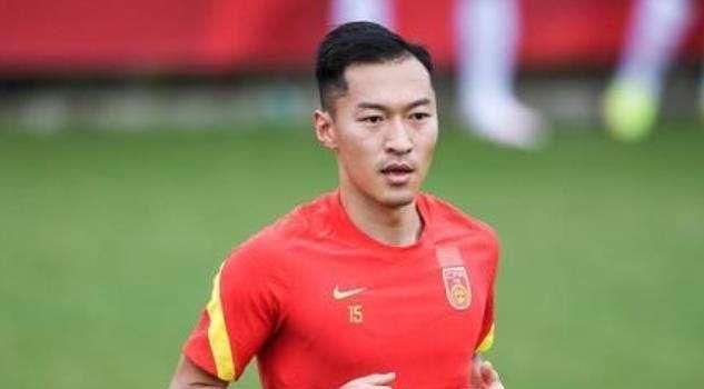 被告人吴亦凡强奸、聚众淫乱案一审宣判 获刑13年 2022-11-25 2022年11月25日，北京朝阳法院一审公开宣判被告人吴亦凡强奸、聚众淫乱案，对被告人吴亦凡以强奸罪判处有期徒刑十一年六个月，附加驱逐出境；以聚众淫乱罪判处有期徒刑一年十个月，数罪并罚，决定执行有期 人人影视字幕组侵权案一审宣判 被告人获刑三年半 2021-11-22 [图]高晓松酒醉驾驶被判拘役六个月 罚金4000元 2011-05-17 北京市东城区人民法院5月17日一审宣判：高晓松以危险驾驶罪被判处拘役六个月，并处罚金四千元人民币。
