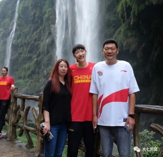 该片讲述了一个高度复杂的程序Ares（杰瑞德·莱托 饰）从赛博空间被派往现实执行一项危险的任务，这将 莱托主演《创：战神》曝海报 红色霓虹战神降临 2025-07-30 近日，电影《创：战神》发布全新SDCC版海报。