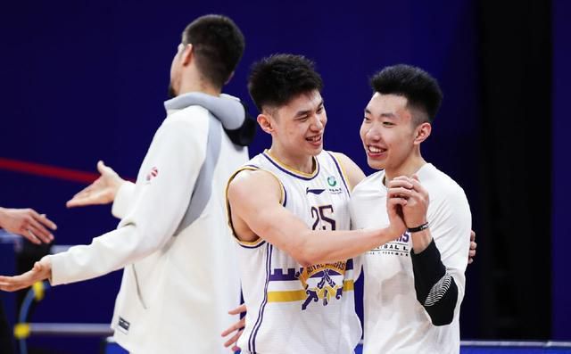 违者将追究其相关法律责任 文章配图于网络，如有侵权，请联系编辑人员删除 标签： 一箱情缘孔刘徐玄振 ： 相关新闻 翻拍自《82年生的金智英》?