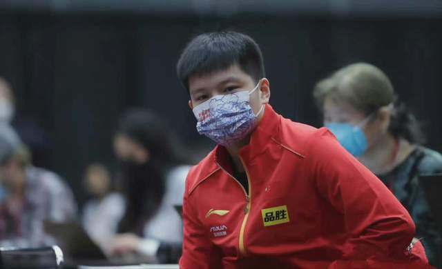 谢娜、刘芸、金巧巧，颜丹晨，杜若溪等女星拼性感，邓超、黄晓明、佟大为“中国合伙人”好兄弟、黄渤等男星亮相。