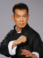 肖央和《情圣》导演宋晓飞再度合作，诠释疯癫喜感的角色，也在《出入平安》后和娜扎再度搭档。