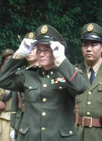 好不容易有一场反叛精神的，还被大哥全面压制。